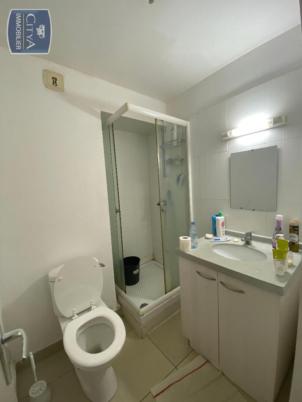 VENTE d'un studio dans une résidence 5 mn à pied de la f....