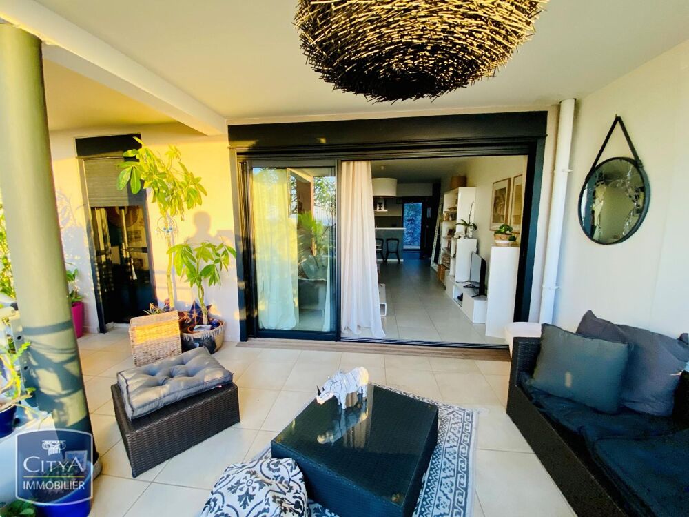 Appartement T3 avec jardin et vue sur mer à Saint-Gilles....