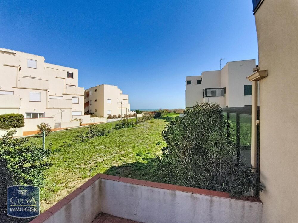 VENTE d'un studio à rafraîchir avec terrasse de 9 m², vu....