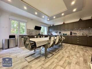  Maison  vendre 13 pices 360 m