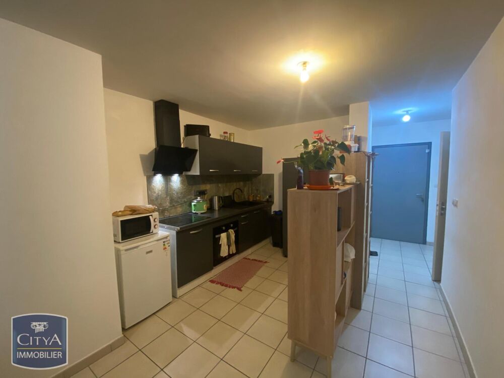 À vendre : Appartement T3 (54 m²) au 1er étage à Saint-D....