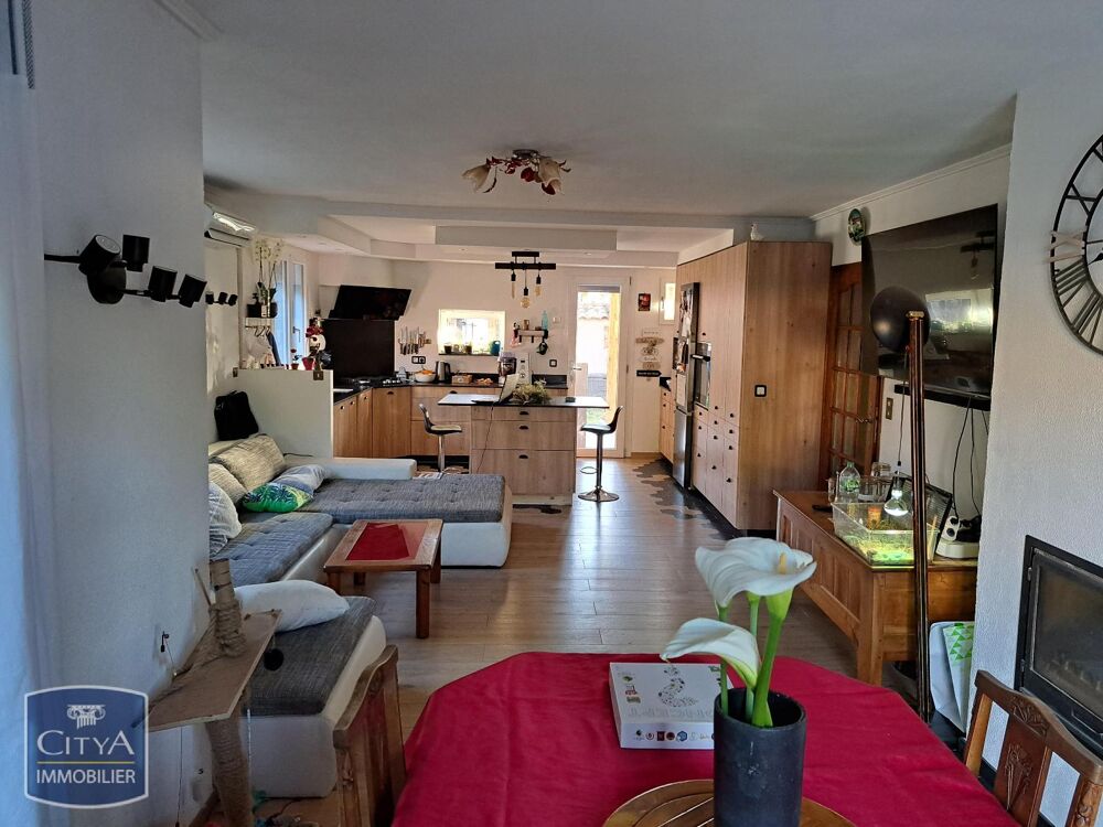 Vente d'une villa 7 pièces avec piscine et garage. - À V....