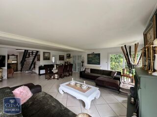  Maison  vendre 9 pices 249 m