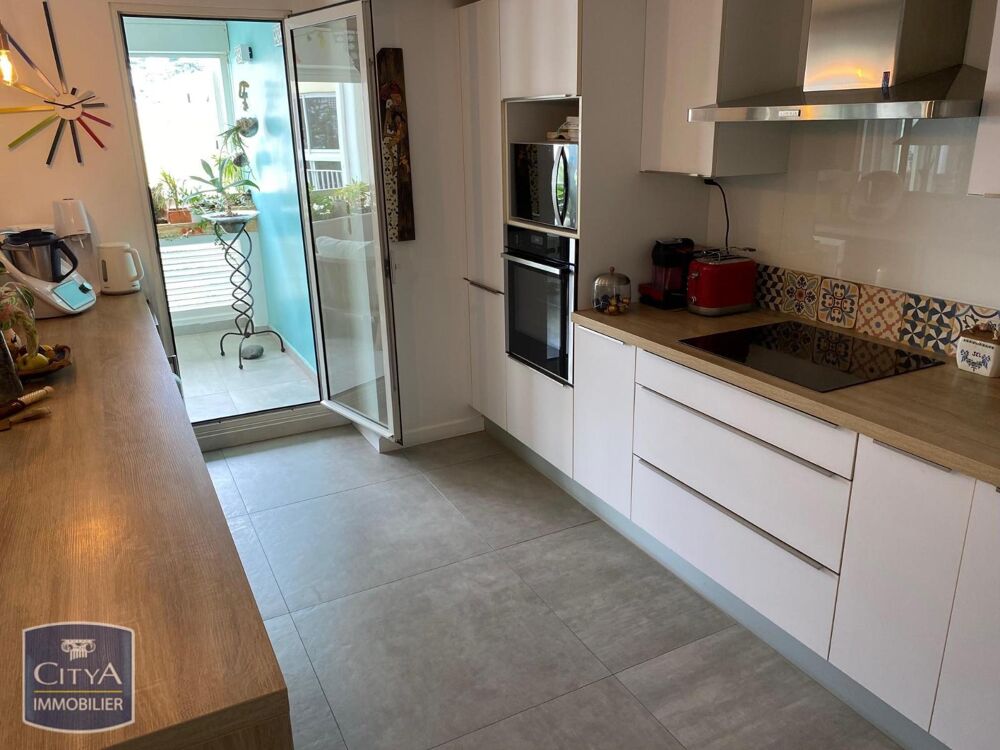 VENTE d'un appartement T5 (109.46 m²) + (VARANGUE 13.49 ....