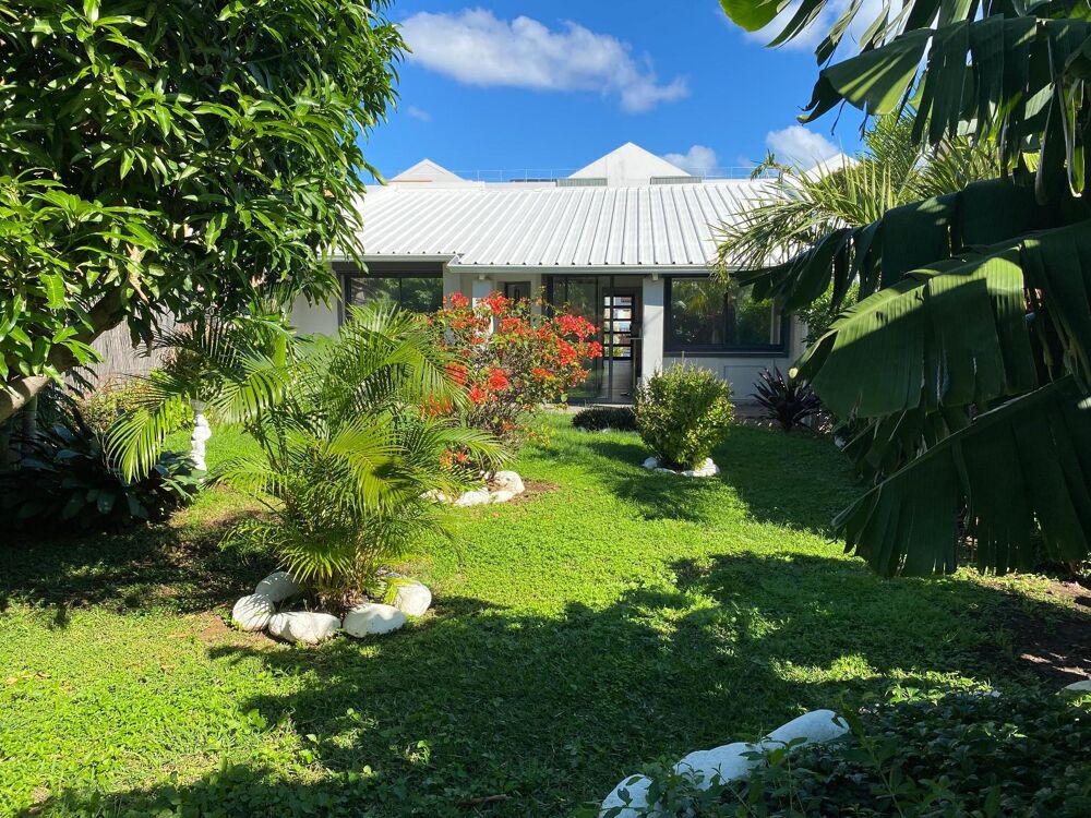 Ravine Blanche, maison de ville avec jardin dans un bien....
