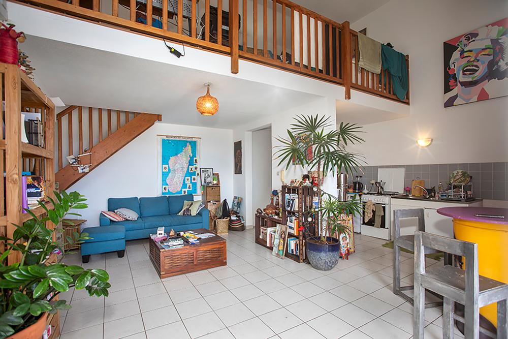 À vendre appartement T3 (77 m²) au dernier étage avec vu....
