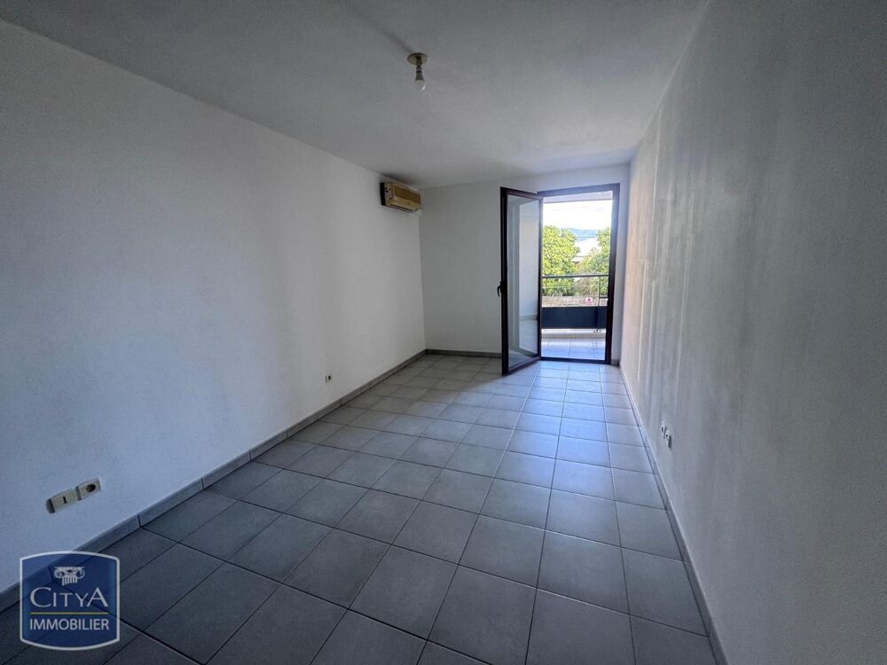 VENTE d'un appartement T3 (57 m²) au 2ème étage - À VEND....