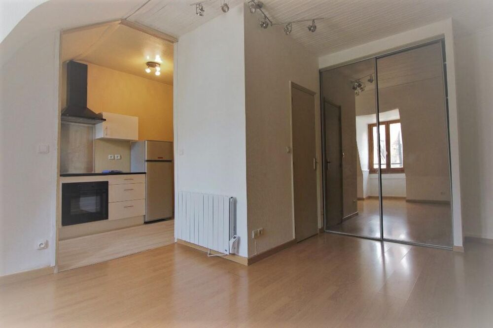 VENTE d'un studio de 25 m² en plein centre de Tours, sec....