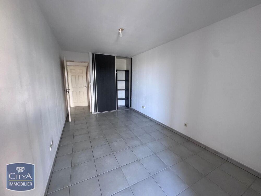 VENTE d'un appartement T3 (57 m²) au 2ème étage - À VEND....