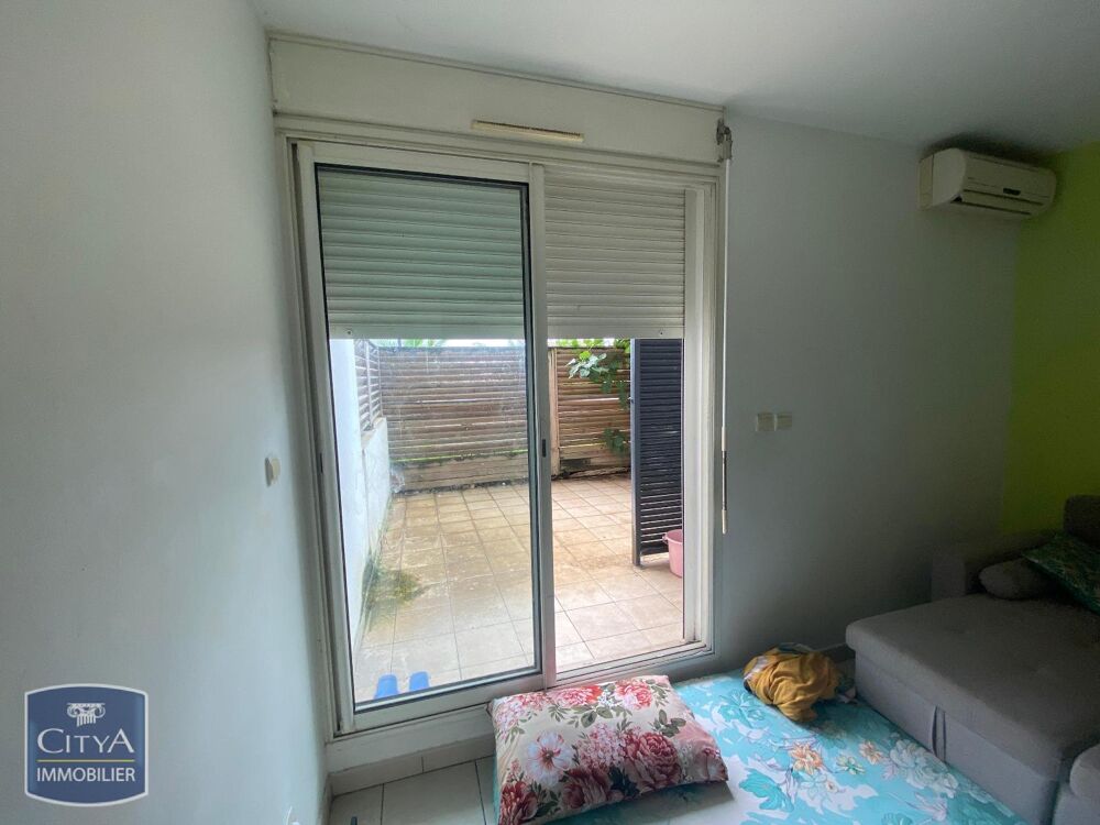 VENTE d'un studio au RDC avec cour extérieure et locatai....