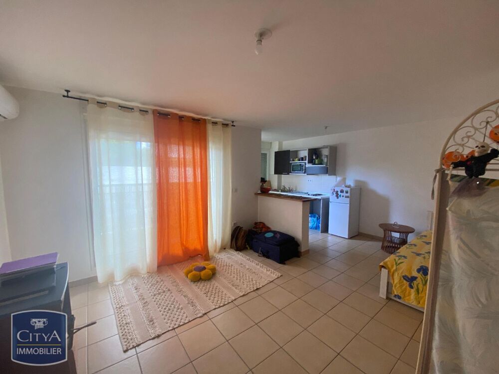 Vente d'un studio de 37 m² actuellement loué au 1er étag....