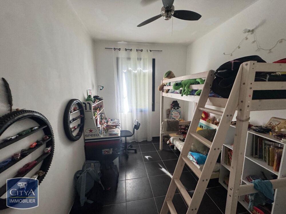 VENTE d'un appartement non meublé, idéalement situé sans....