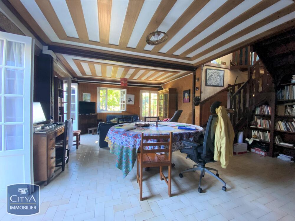 À vendre : Maison T6 de 185 m² avec 5 chambres à Sainte-....