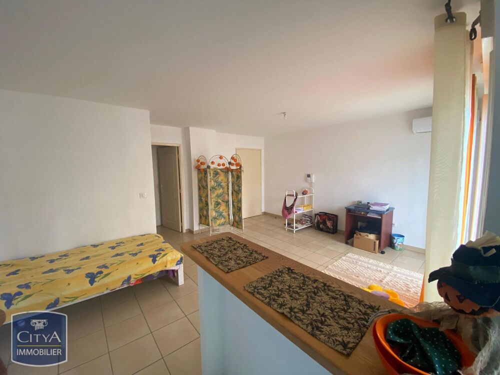 Vente d'un studio de 37 m² actuellement loué au 1er étag....