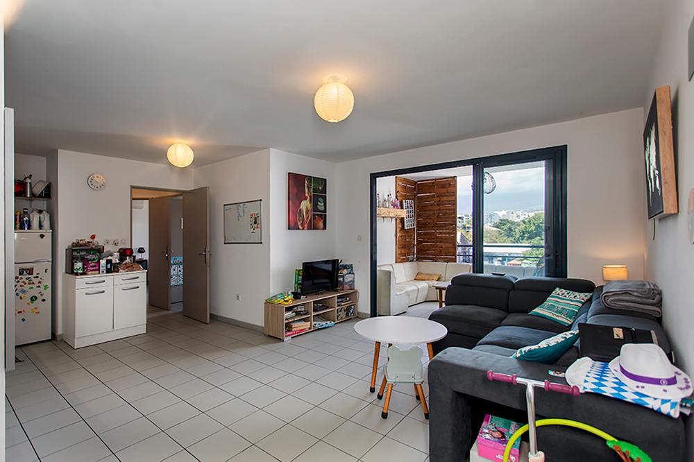 À vendre, appartement T3 de 58 m² à Saint-Pierre, idéale....