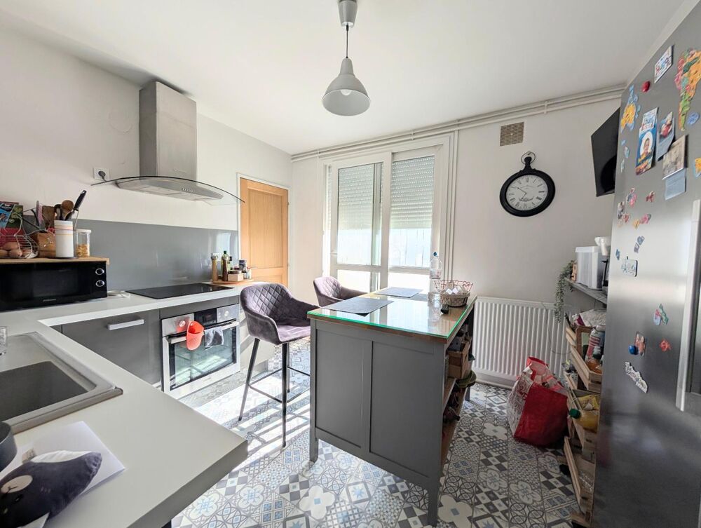 TOURS NORD : A vendre appartement 5 pièces avec 2 balcon....