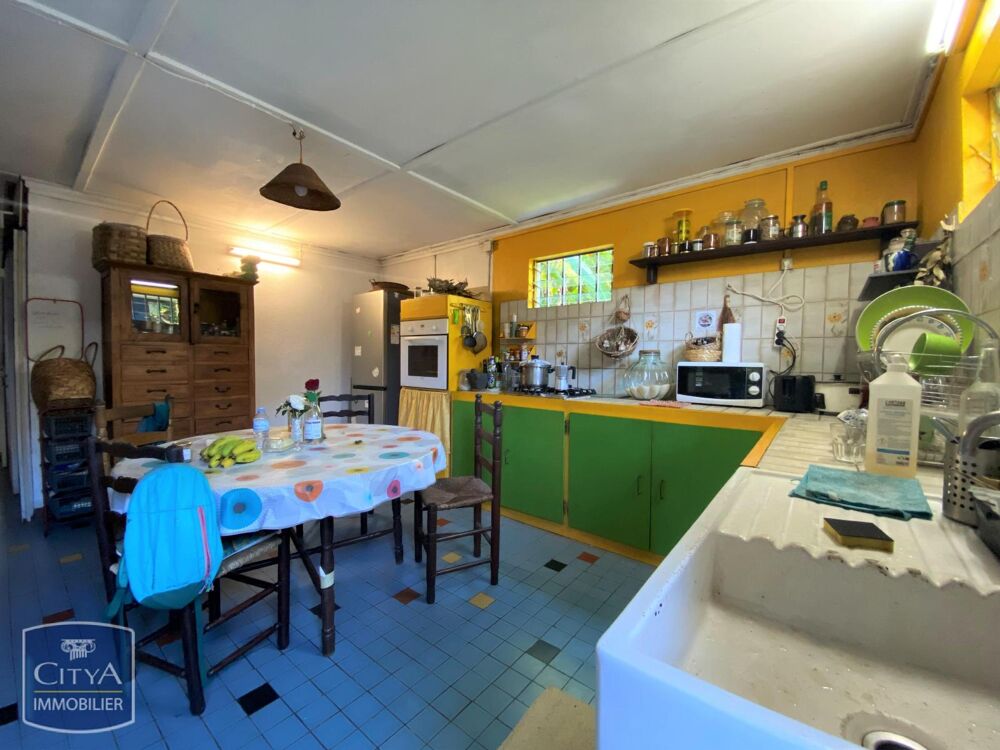 À vendre : Maison T6 de 185 m² avec 5 chambres à Sainte-....