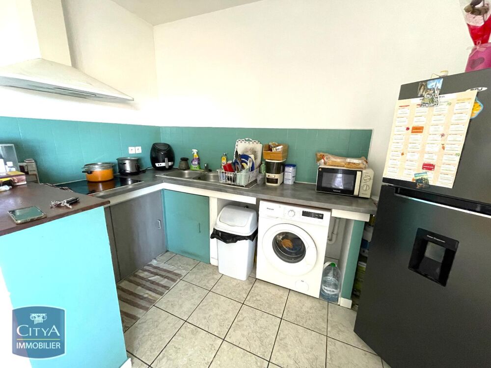 IDEALEMENT SITUE - T3 VACANT DERNIER ETAGE - LE PORT (97....