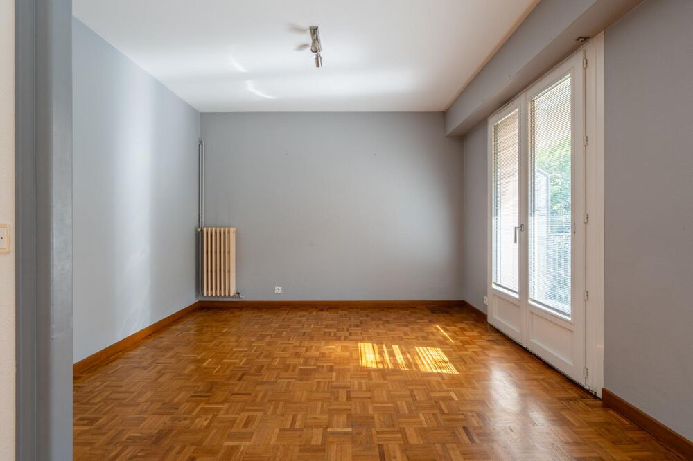 VENTE d'un appartement 4 pièces avec cave et garage, pro....