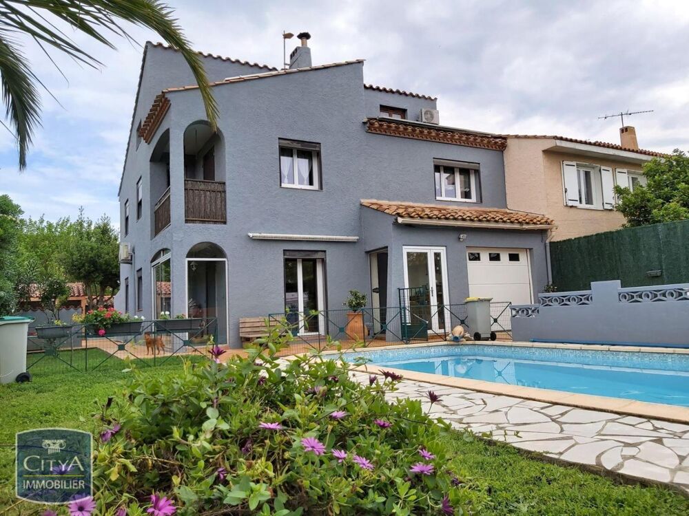 Vente d'une villa 7 pièces avec piscine et garage. - À V....