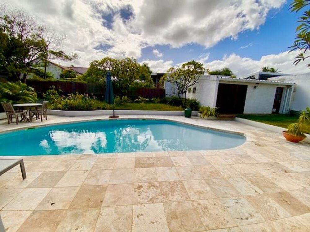 vente Maison - 6 pièce(s) - 177 m² Saint-Pierre (97410)