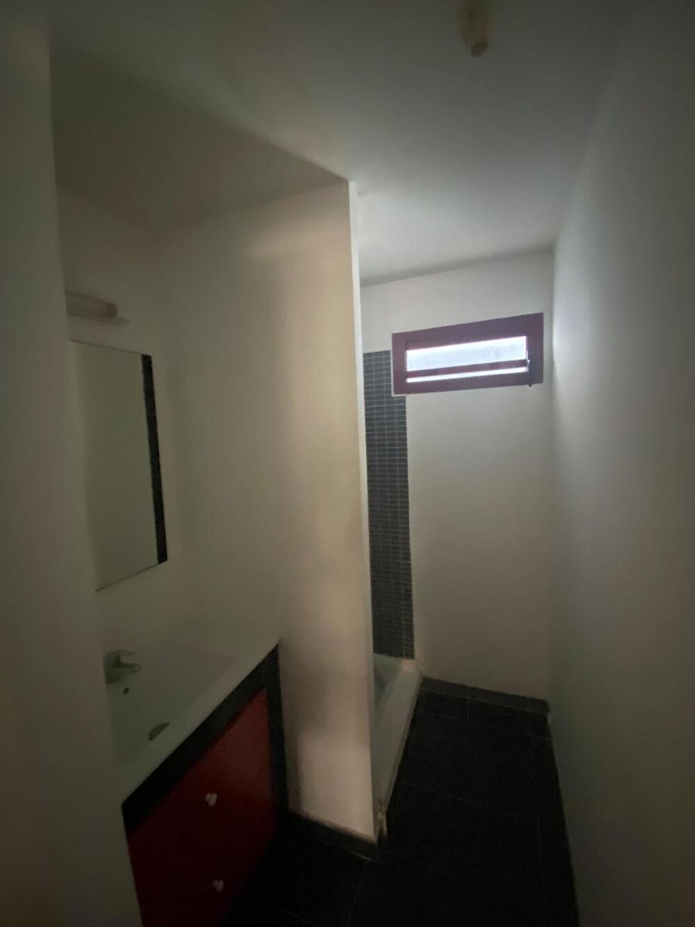 VENTE d'un studio T1 (27 m²) au Tampon, résidence sécuri....