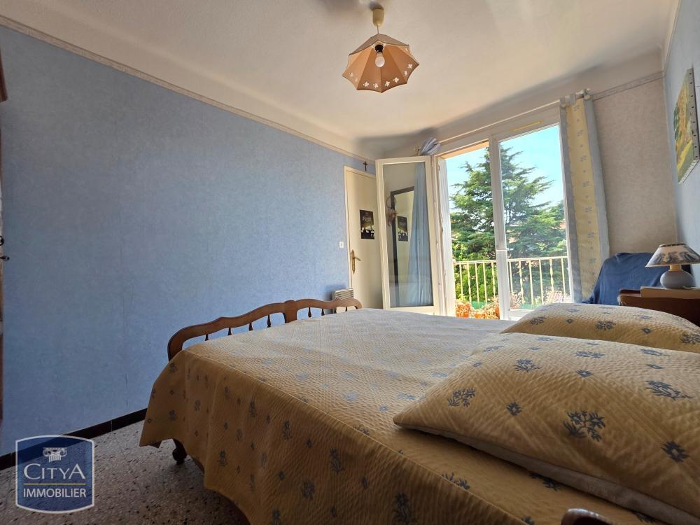 À VENDRE SANARY SUR MER - PORT A PIED - T3 avec terrasse....