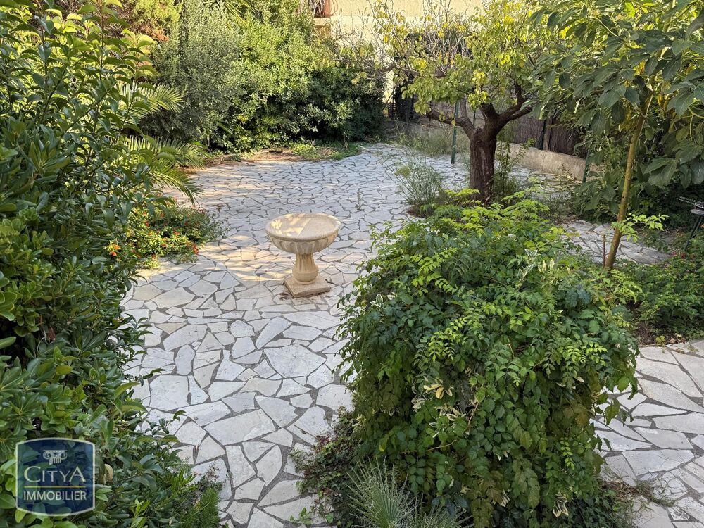 A VENDRE - VILLA ( T6 ) - LE BRUSC - A VENDRE - LE BRUSC....
