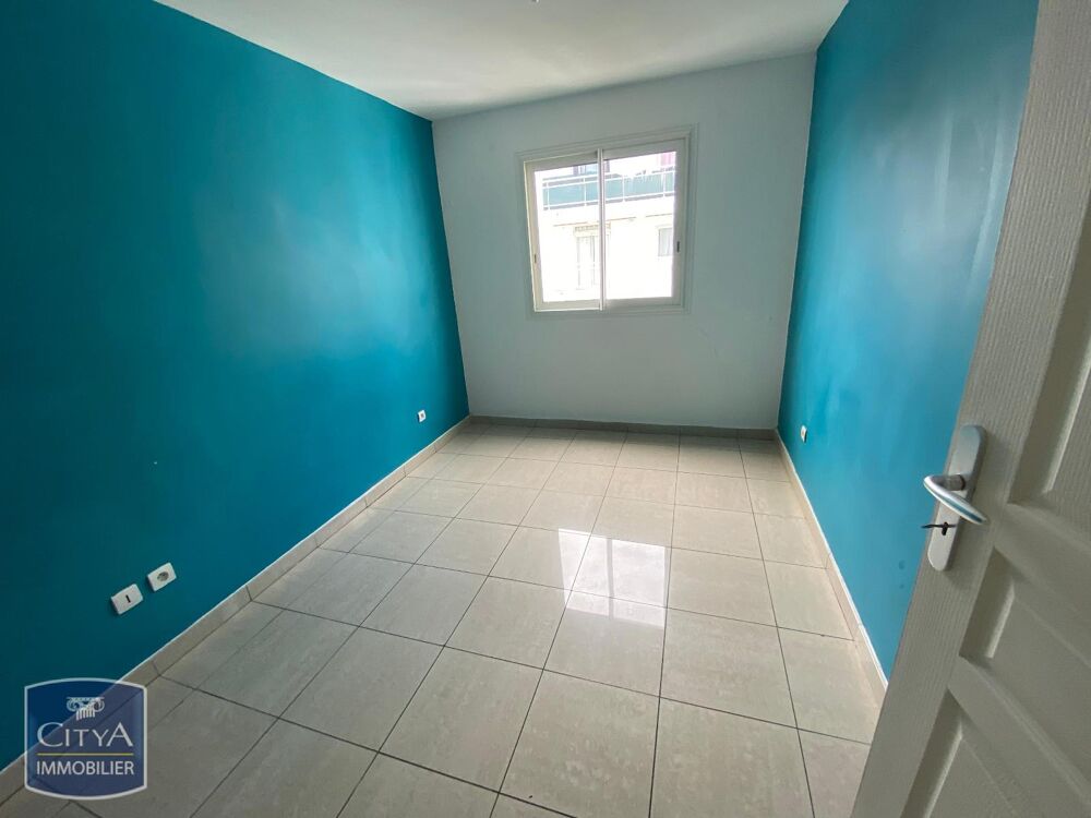À saisir : Appartement T5 (90 m²) au dernier étage à Sai....