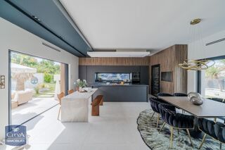  Villa  vendre 6 pices 220 m