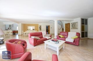  Maison  vendre 8 pices 270 m