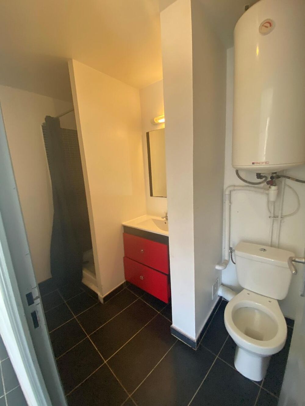 VENTE d'un studio T1 (27 m²) au Tampon, résidence sécuri....