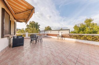  Villa  vendre 8 pices 256 m