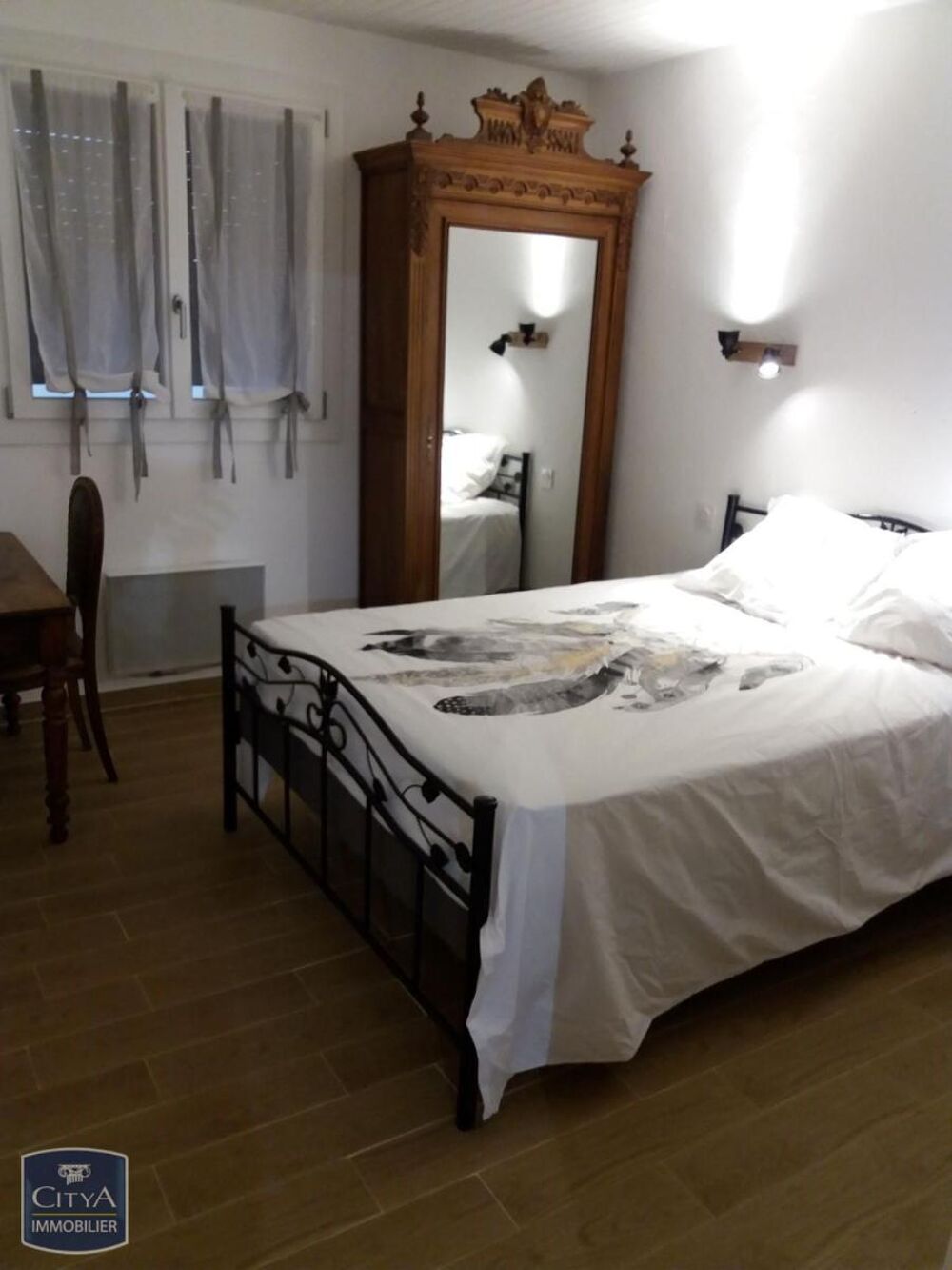 Vente d'une villa 7 pièces avec piscine et garage. - À V....