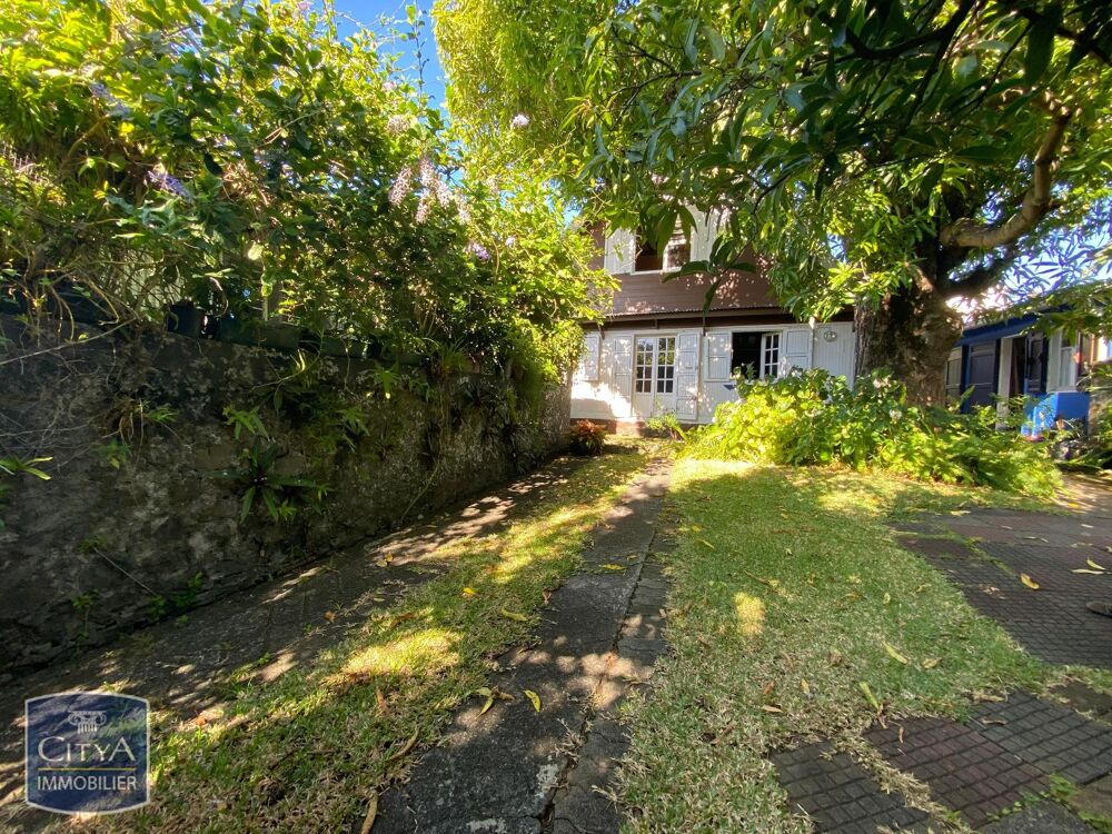 Maison 6 pièces 185 m² · à Sainte-Suzanne · 185 m² · 288 000 €