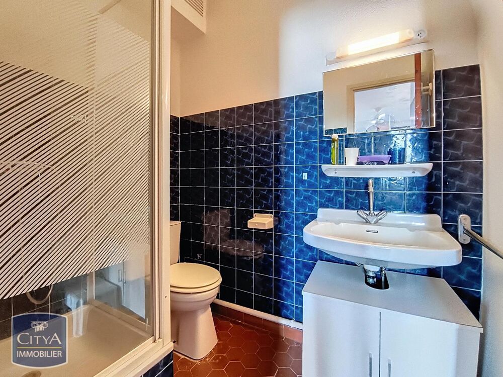 VENTE d'un studio à rafraîchir avec terrasse de 9 m², vu....