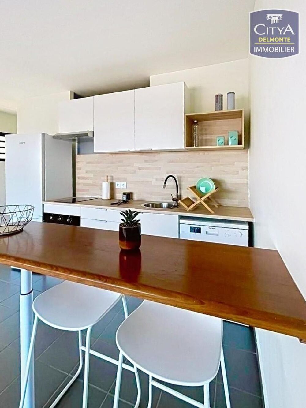 VENTE d'un appartement T2 de 40 m² avec varangue de 14 m....