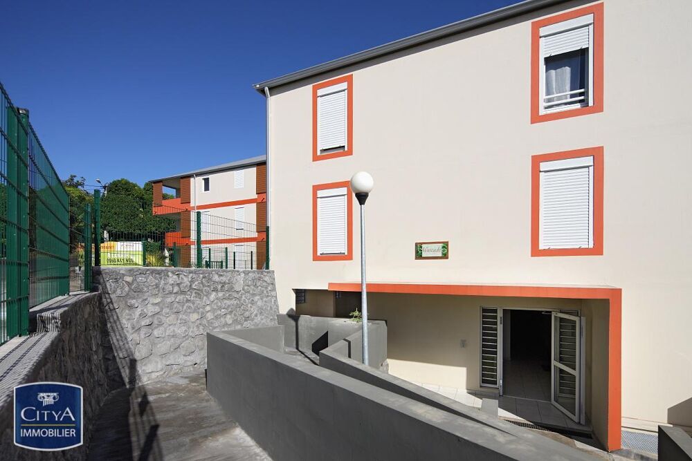 VENTE d'un appartement T2 (2 pièces) à Saint-Denis, 9749....