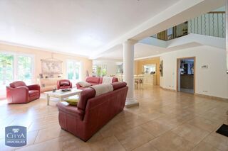  Maison  vendre 8 pices 270 m