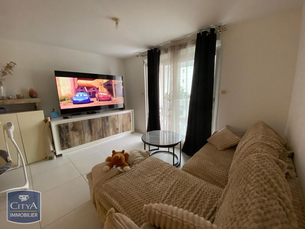 À vendre : Appartement T3 de 69 m² à Sainte-Suzanne, idé....