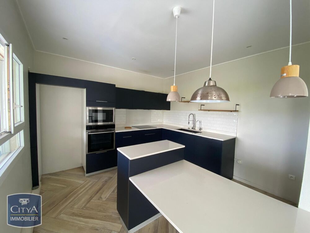 vente Villa - 7 pièce(s) - 235 m² Saint-Benoît (97470)