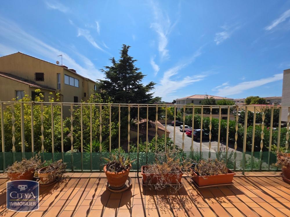 À VENDRE SANARY SUR MER - PORT A PIED - T3 avec terrasse....