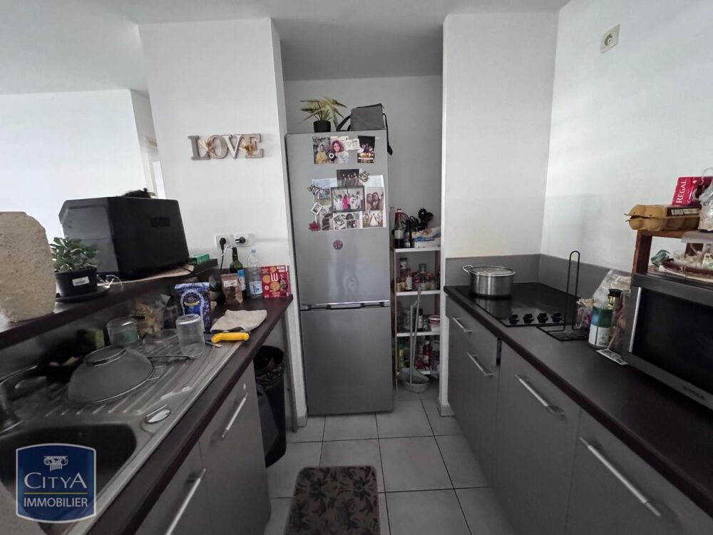 VENTE d'un appartement sans meuble avec ascenseur et pla....