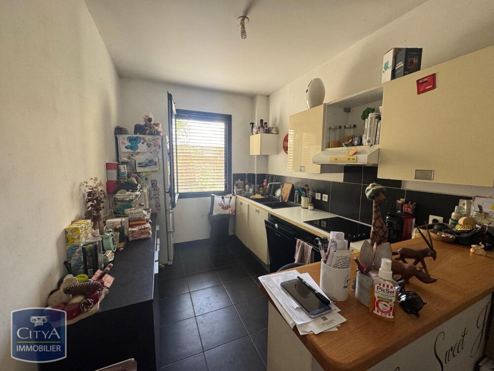 VENTE d'un appartement non meublé, idéalement situé sans....