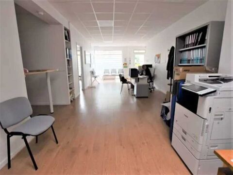 Bureaux - A LOUER - 120 m² non divisibles 3100 75018 Paris