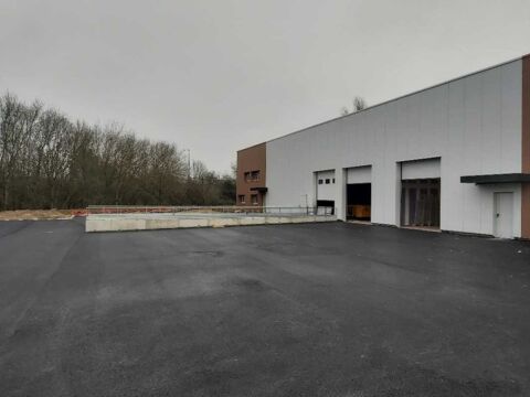 Locaux d'Activités - A LOUER - 2 100 m² non divisibles 16968 33560 Carbon blanc