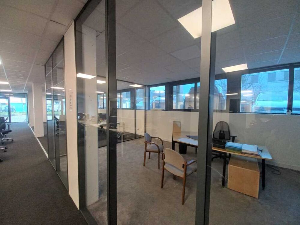   Bureaux - A LOUER - 430 m² divisibles à partir de 15 m² 