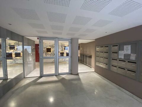 Bureaux - A VENDRE - 63 m² non divisibles 450000 75018 Paris