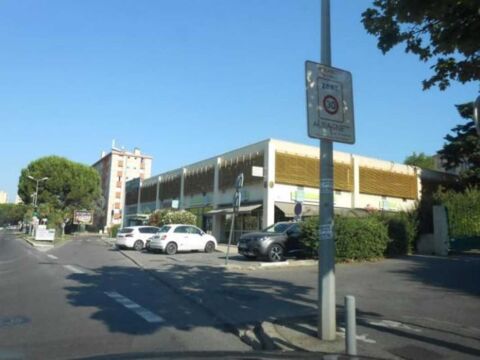   Bureaux et Locaux commerciaux - A VENDRE - 227 m non divisibles 