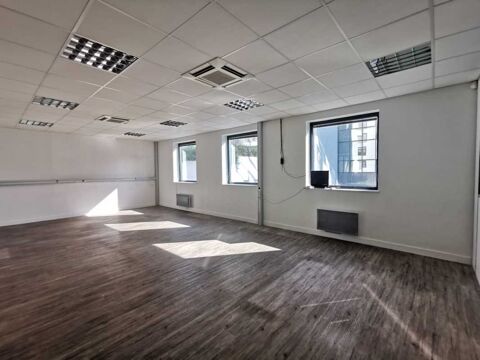   PIED METRO L7 Bureaux  louer - 150 m non divisibles 